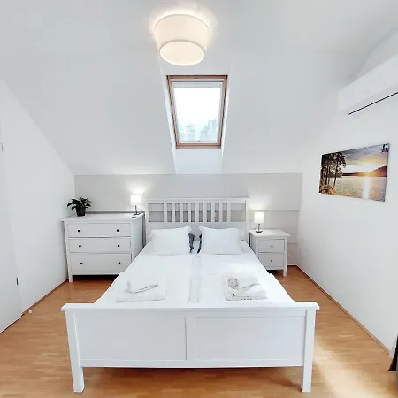 Centrally Located, With Castle View And 2 Parkings Bled Exterior photo