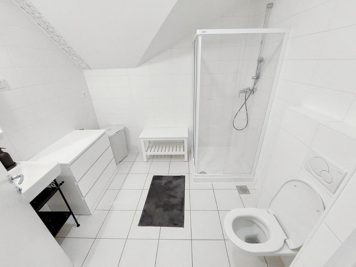 Centrally Located, With Castle View And 2 Parkings Apartment *