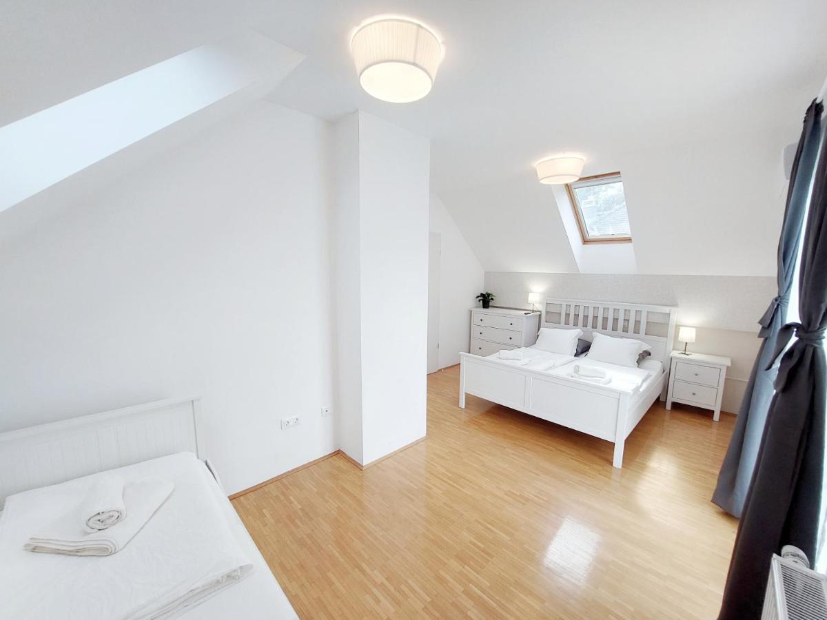 Centrally Located, With Castle View And 2 Parkings Apartment *